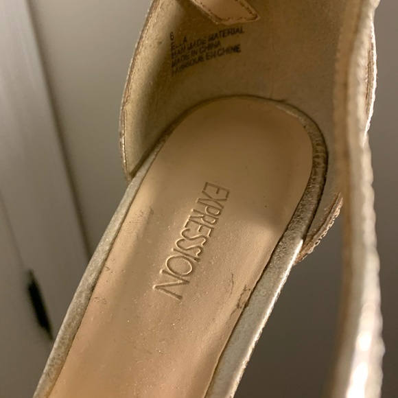 Gold heels - Picture 2 of 4